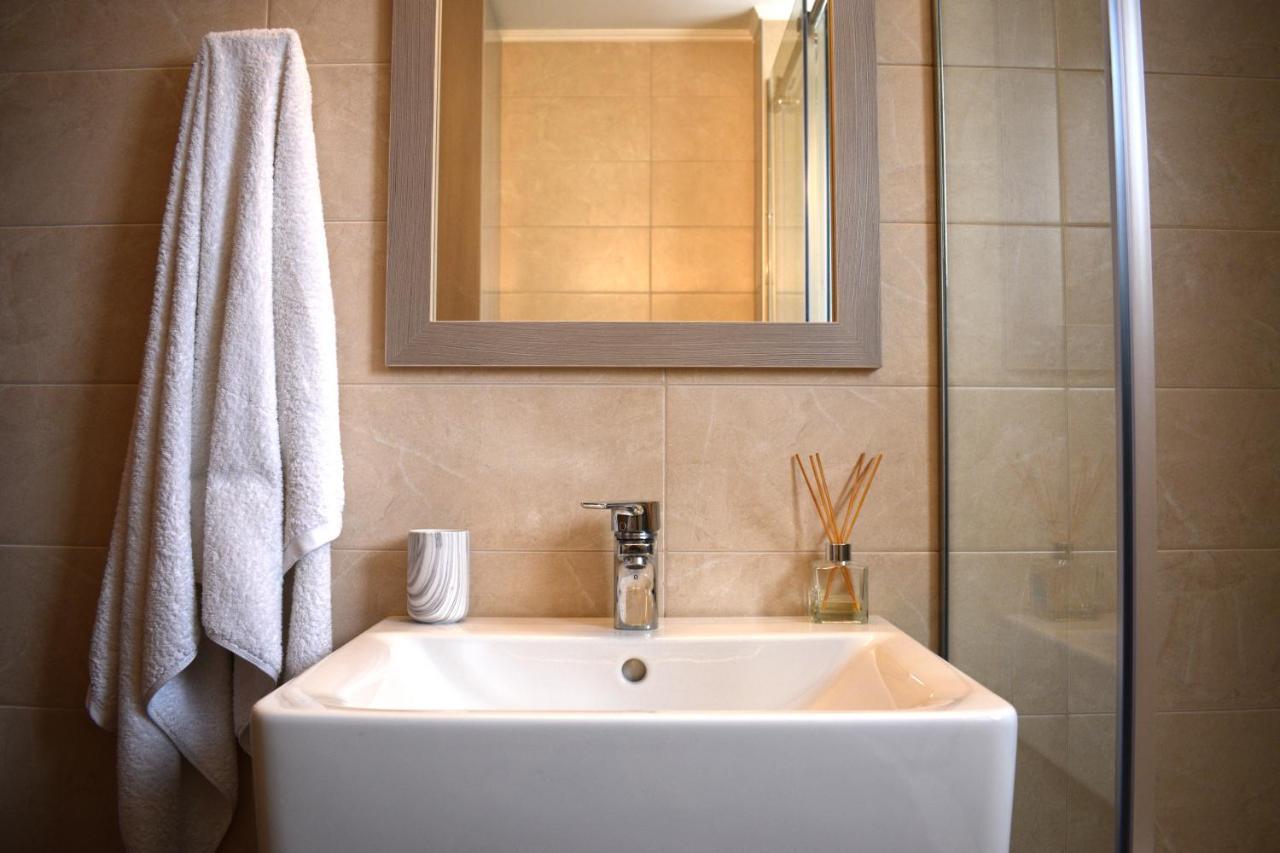 Four Seasons Homes Stalos Ngoại thất bức ảnh
