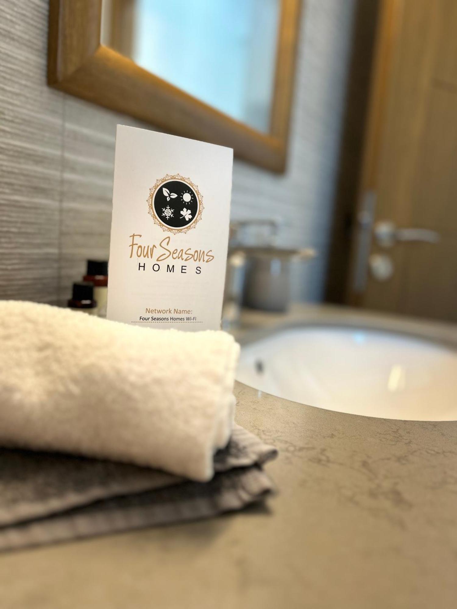 Four Seasons Homes Stalos Ngoại thất bức ảnh